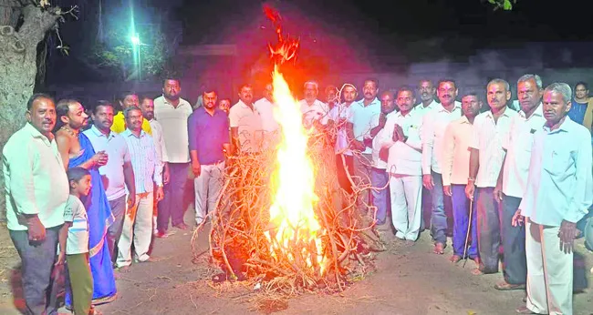 ఘనంగా కామదహనం 