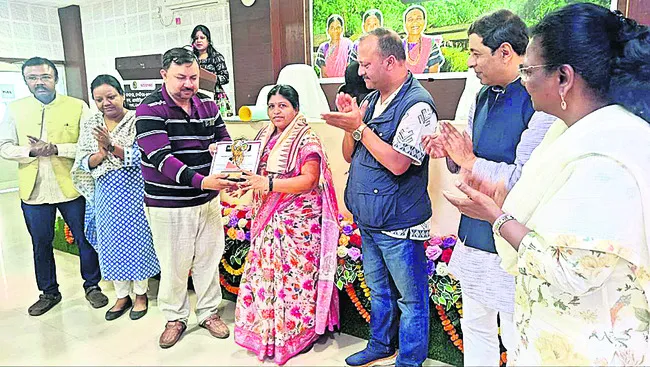 సరస్వతికి జాతీయస్థాయి పురస్కారం
