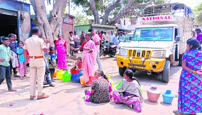 గుక్కెడు నీళ్లూ సరఫరా చేయలేరా?