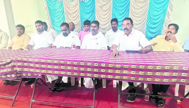 చిన్నారి మృతిపై రాజకీయాలు చేయొద్దు 