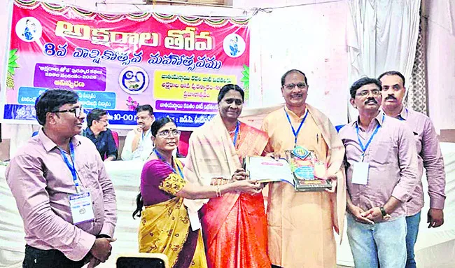 రచయిత నాగరాజుకు సన్మానం