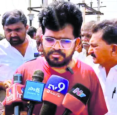 ఎండిపోతున్న పంటలు 
