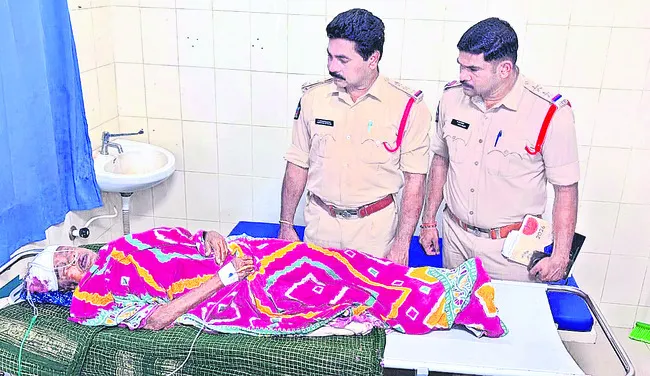 వృద్ధురాలిపై దాడి 