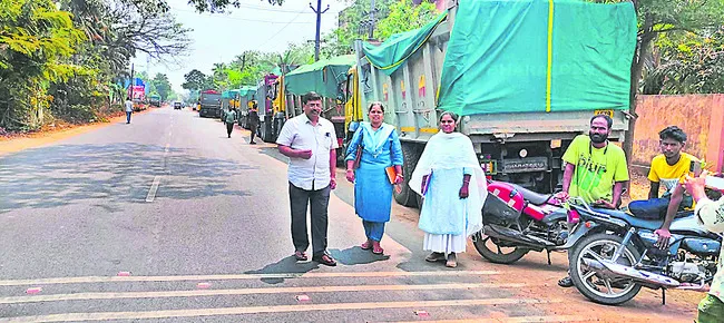 క్లీనర్‌ బస్సు నడపడం వల్లే ప్రమాదం 
