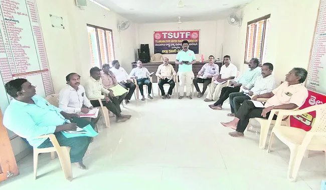 రెండో పీఆర్సీ అమలు చేయాలి