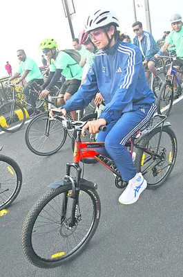 తీరంలో హోరెత్తిన సైకిల్‌ ర్యాలీ