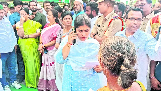 వైద్యం అందించరూ..