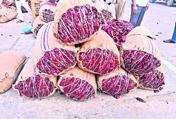 హాట్‌ హాట్‌గా మిర్చి