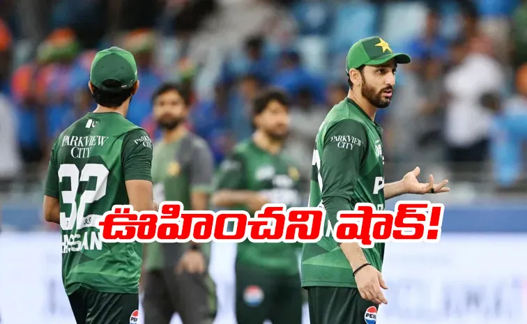 PCB imposes Huge fine on Pakistan players flopped in T20 WC: Report