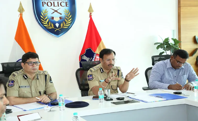 హోలీలో ఇలా చేస్తే చర్యలే.. ప్రజలకు సజ్జనార్ హెచ్చరిక 