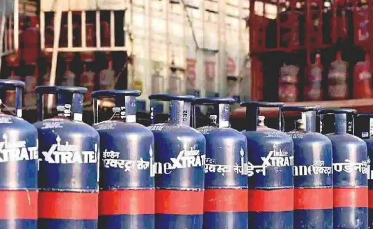 పెరిగిన గ్యాస్‌ ధరలు.. 19 కిలోల సిలిండర్‌ కొత్త రేటు..