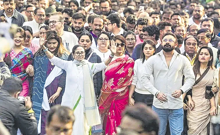 అసలు పోరు దీదీతో!