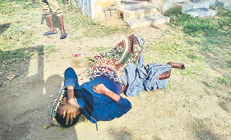 భర్తను శ్మశానవాటికలో వదిలేసిన భార్య