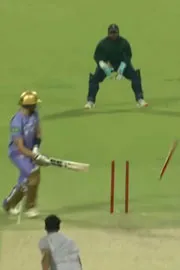 Navdeep Saini Sends Finn Allen Middle Stump KKR Intra Squad Match