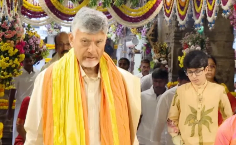 తిరుమలలోనూ చంద్రబాబు క్రెడిట్‌ చోరీ.. భక్తుల ఆశ్చర్యం