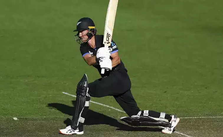 Devine stars with the bat again as New Zealand seal T20I series