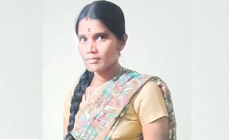 భార్యను హత్య చేసి.. బైక్‌పై తీసుకొచ్చి..