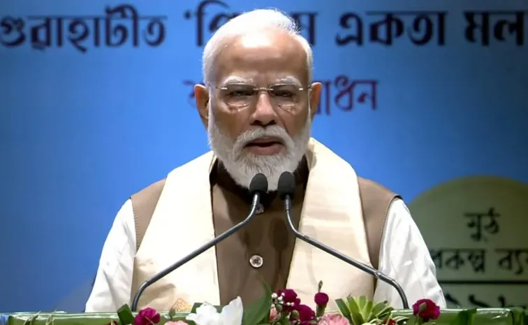 PM Modi pays tribute to Bhagat Singh, Rajguru and Sukhdev