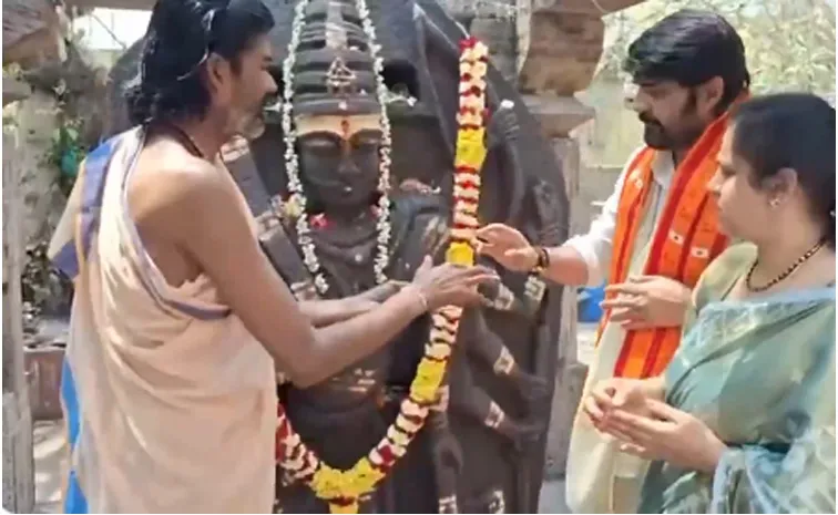 మల్లన్న సేవలో హీరో శ్రీకాంత్ దంపతులు