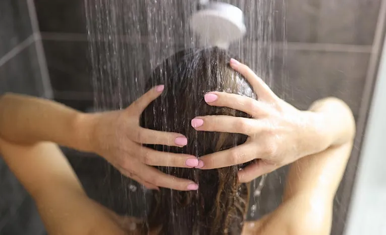 Ameerpet: యువతి స్నానం చేస్తుండగా ఫొటోలు