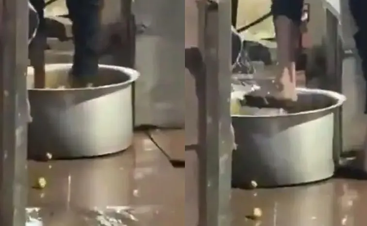 వామ్మో.. బంగాళా దుంపలను ఇలాక్కూడా కడుగుతారా?