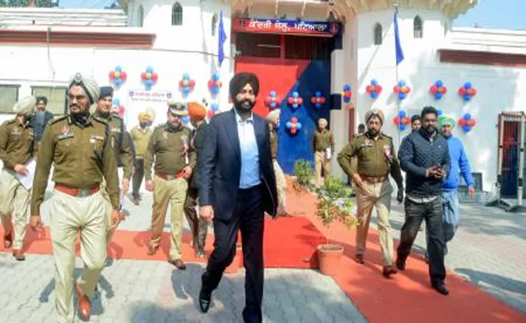 అధికారి ఆత్మహత్య కేసు..