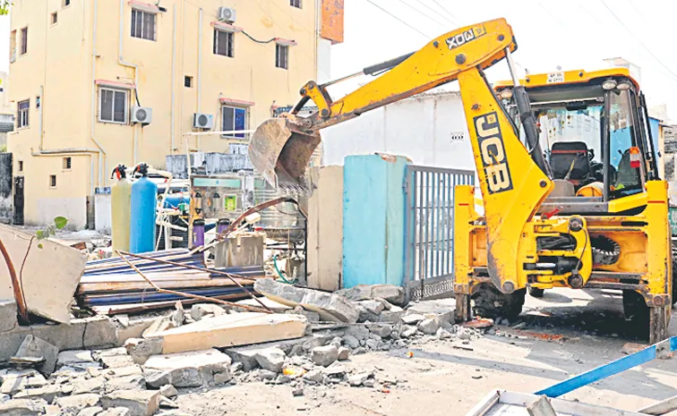 నెల్లూరులో టీడీపీ అరాచకం