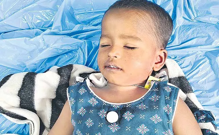 కూతురును కడతేర్చి... తానూ ఆత్మహత్యాయత్నం