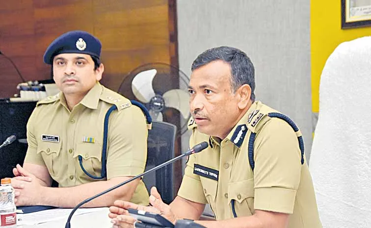 దేశద్రోహం కేసులో ముగ్గురు అరెస్ట్‌