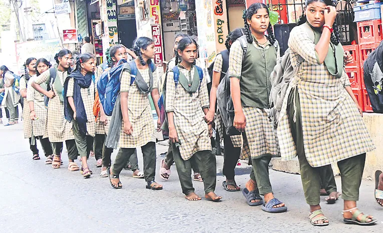 ఎవరికీ ‘చెప్పు’కోలేక..! 