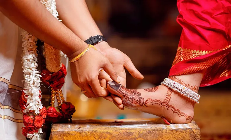 పెళ్లిలో ఎలాంటి మార్పు లేదు.. భోజ‌నాల్లేవంతే!