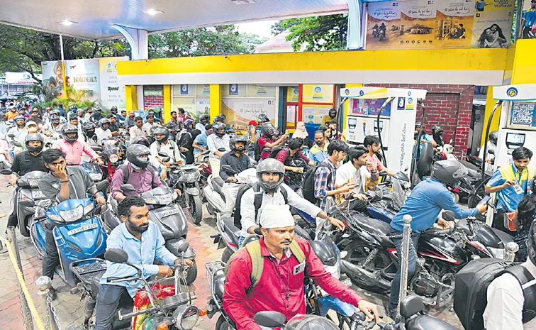 Motorists are queuing at petrol stations, fearing a petrol shortage