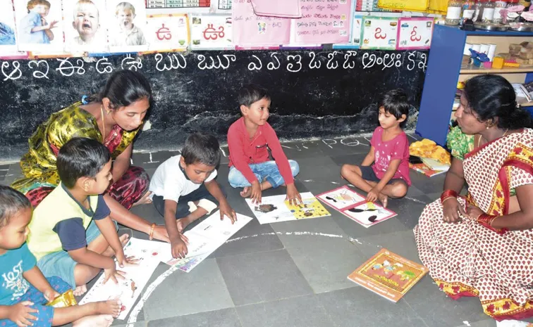 అంగన్‌వాడీలను ఒంటిపూట నిర్వహించాలి