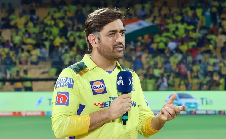 ధోనికి హ్యాట్సాఫ్.. మరో పదేళ్లు ఆడాలి: యోగ్ రాజ్ సింగ్