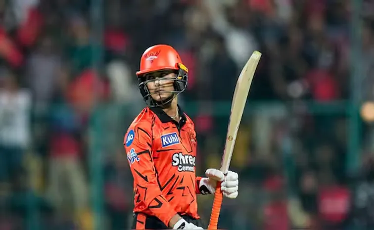 Abhishek Sharma flops in opener match in IPL 2026