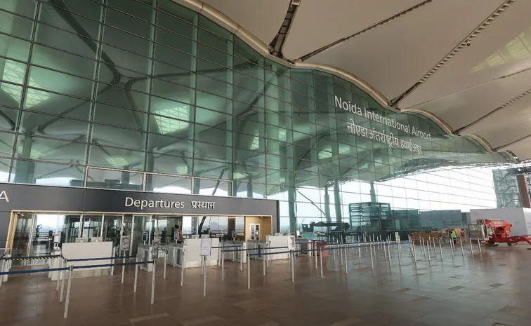 రైతుకు రూ.15 కోట్ల పరిహారం: హెలికాప్టర్, థాయ్‌లాండ్ ట్రిప్‌