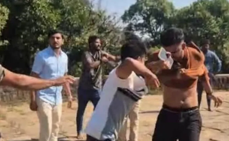 ప్రీ-వెడ్డింగ్‌ షూట్‌ వివాదం : కెమెరామెన్లపై దాడి