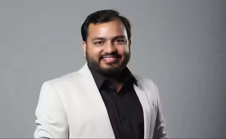 నాడు కాలేజ్‌ డ్రాపౌట్‌..ఇవాళ ఏకంగా ఫోర్బ్స్‌ బిలియనీర్ల జాబితాలో చోటు..!