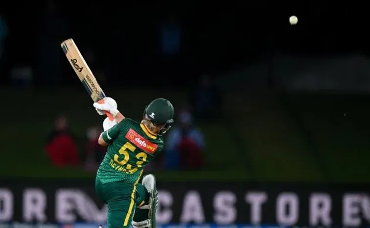 South Africa Women Beat New Zealand Women by 2 Wickets in 1st ODI Thriller