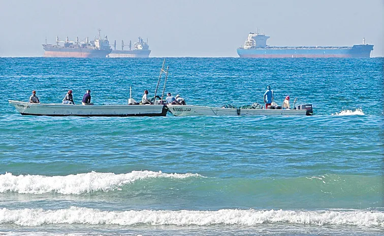 చిక్కుల్లో చమురు జీవనాడి 