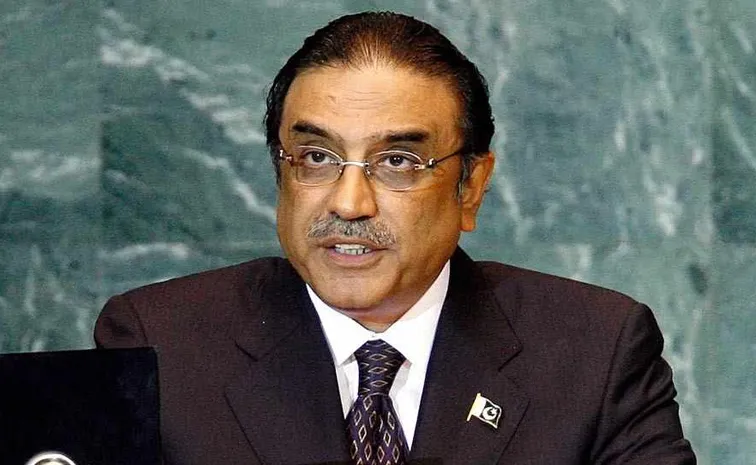 Pakistan President Zardari claims India preparing for another war