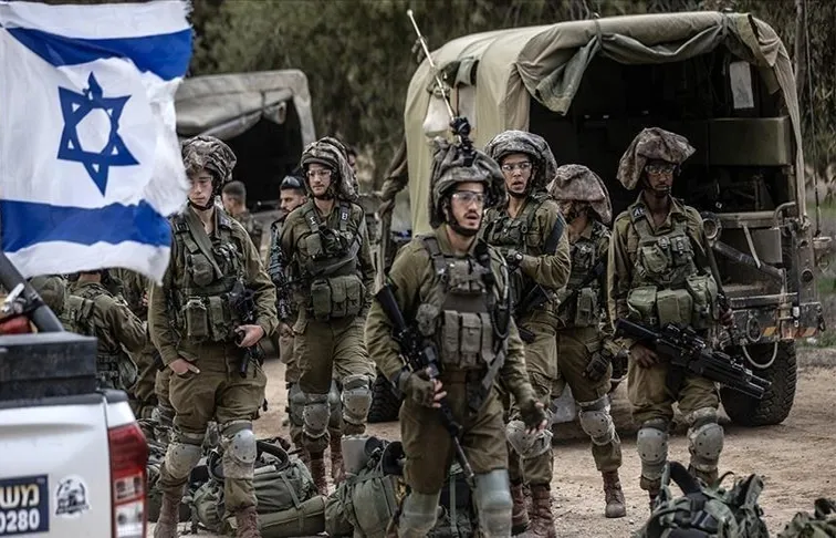 Israeli army advancing on Lebanon