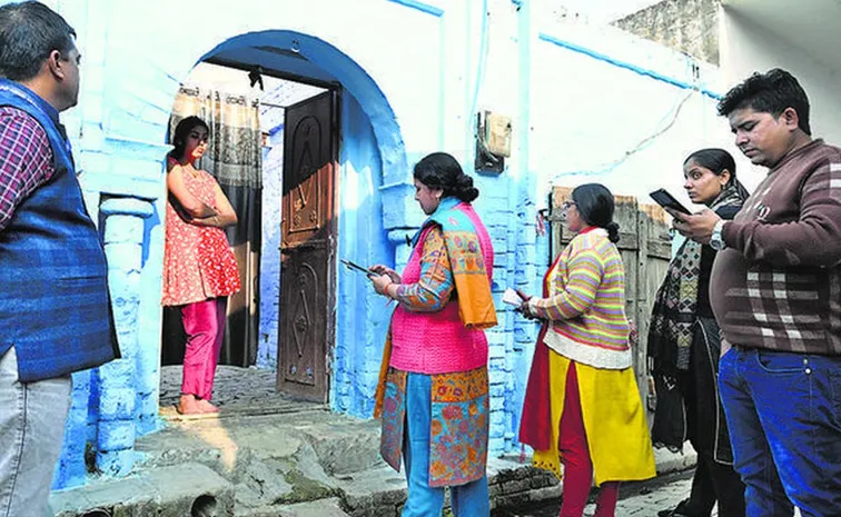 లివ్ ఇన్ జంటలపై కేంద్రం క్లారిటీ