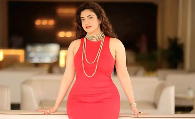 Malayalam actress Honey Rose faced Harassment at shopping mall opening