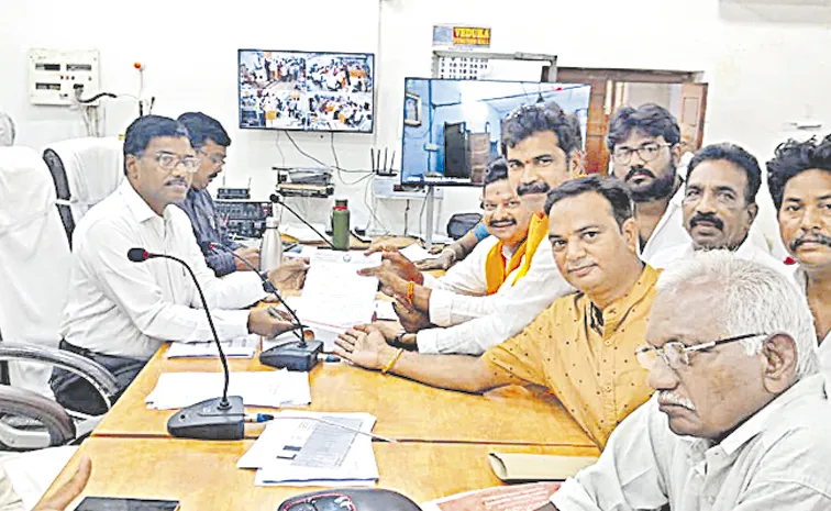 దేవుడి భూములను దోచి పెడతారా?.. ధ్వజమెత్తిన బీజేపీ