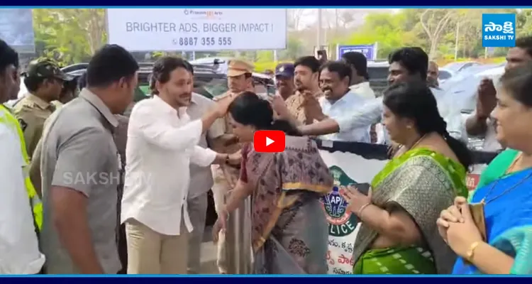 వైఎస్ జగన్ @గన్నవరం ఎయిర్ పోర్ట్