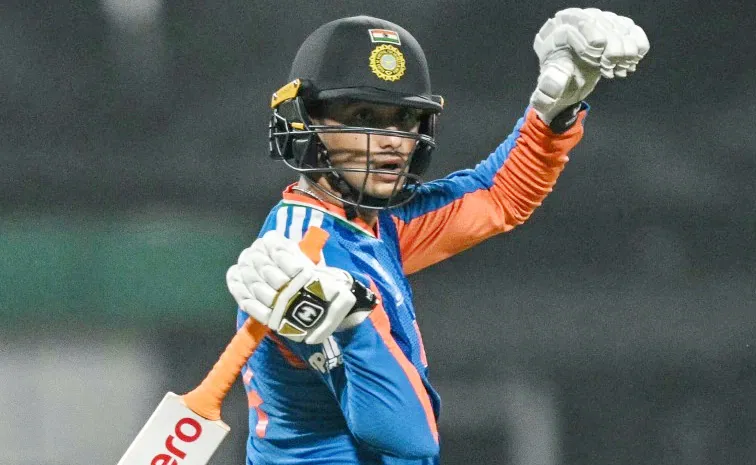 IND vs ENG: అభిషేక్‌ శర్మను తప్పించండి.. కానీ: రవిశాస్త్రి