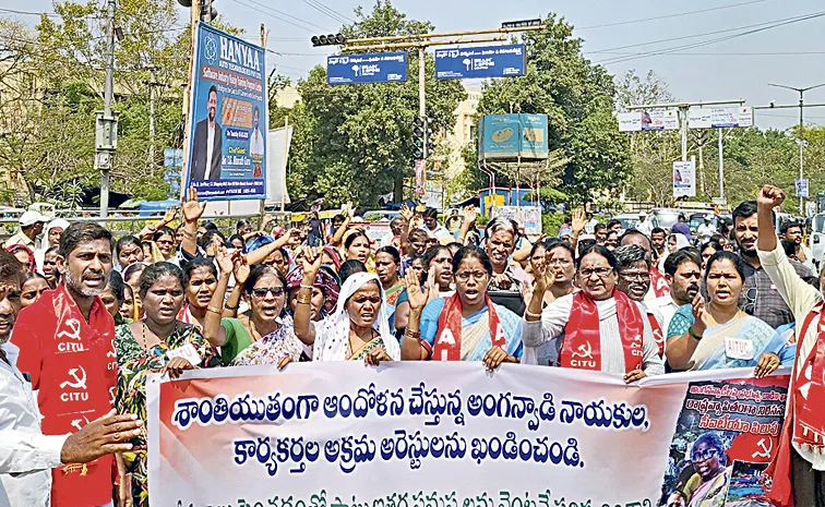 హామీలు అమలు చేయమంటే అంగన్‌వాడీలపై దౌర్జన్యమా!