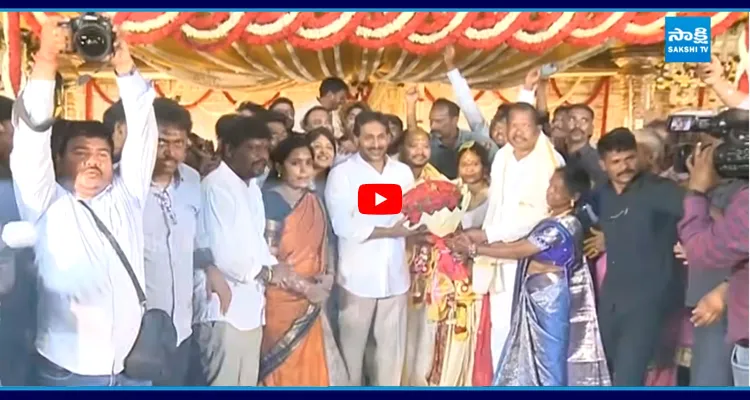 నూతన వధూవరులను ఆశీర్వదించిన జగన్