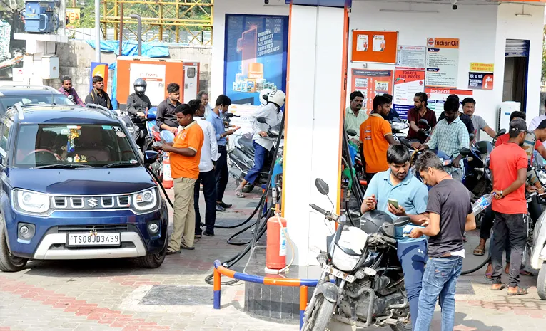 hyderabad petrol bunks see heavy rush over war fears